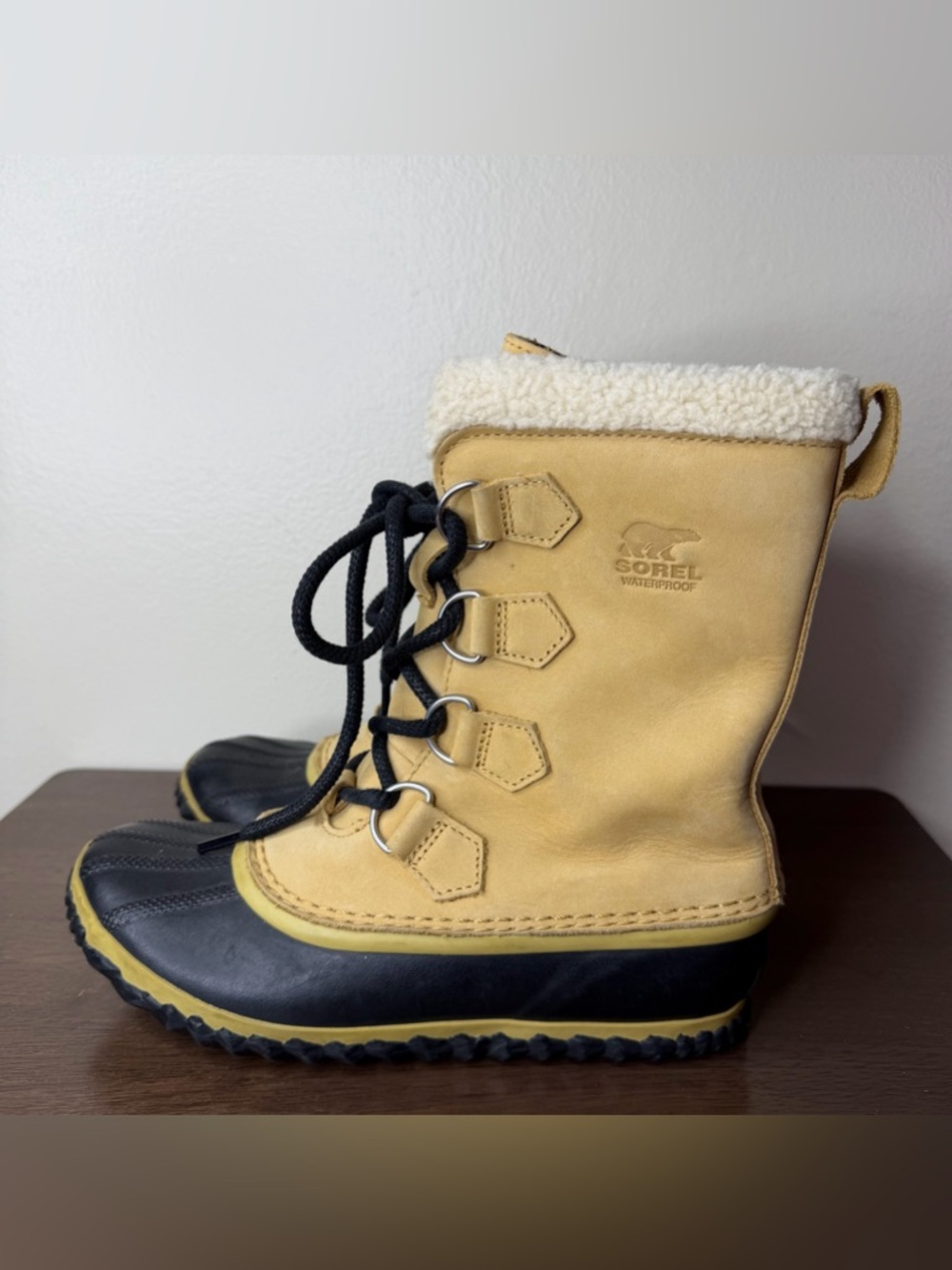 Sorel Caribou Slim Tan Leather Winter Boots Sz 7 Womens